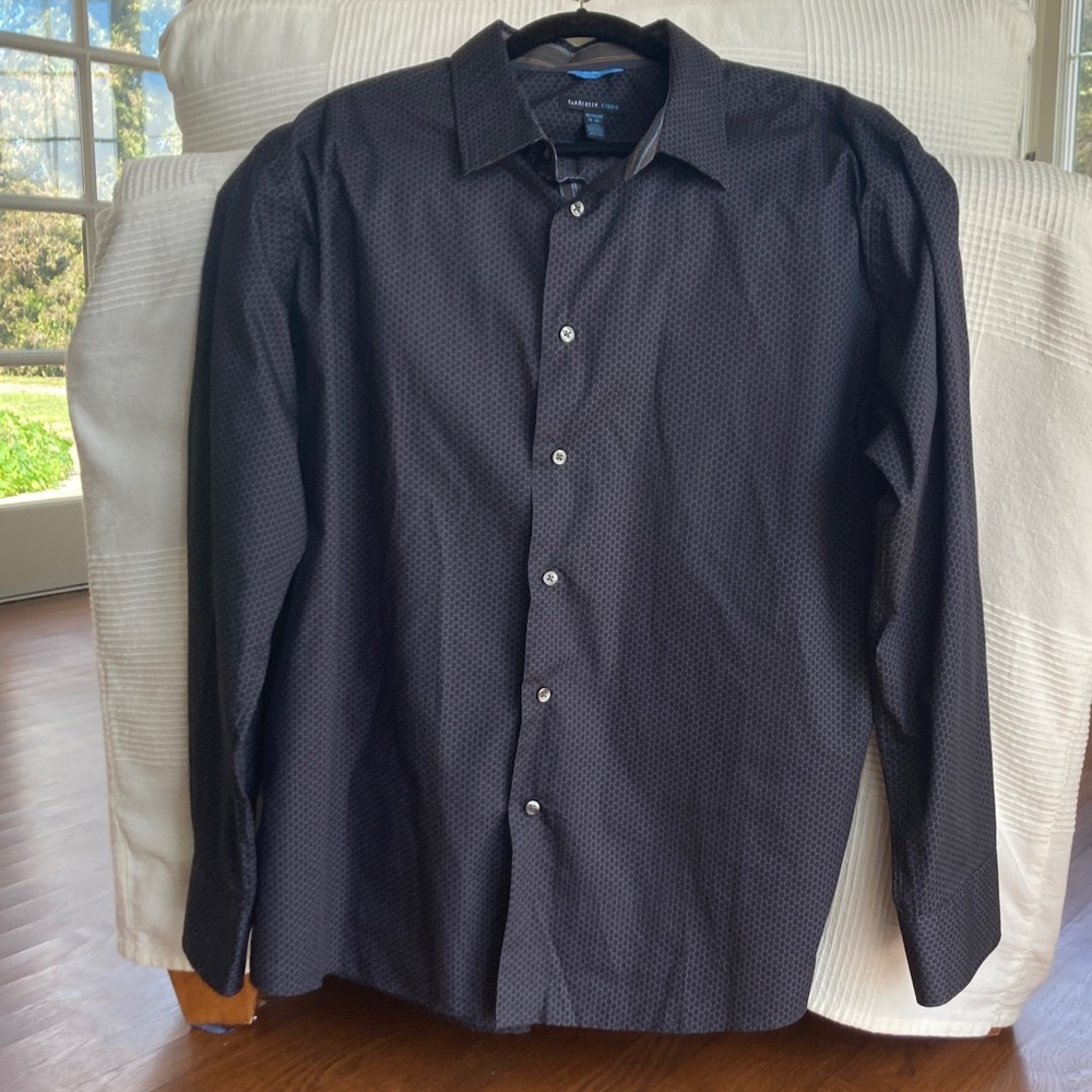 Van Heusen shirt
Size XXL.  18-18 1/2
Color Black